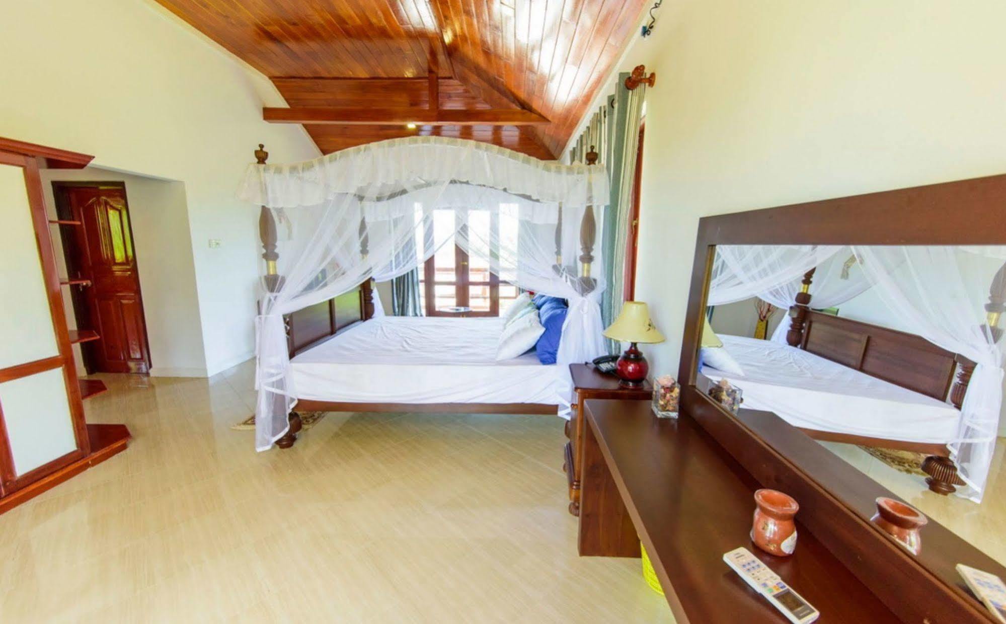 Hikka Hide Villa Хіккадува Екстер'єр фото